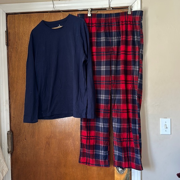 NWT 2-Piece Pajama Set Long Sleeved T-shirt & Microfleece pants SZ L Unisex - Picture 1 of 12